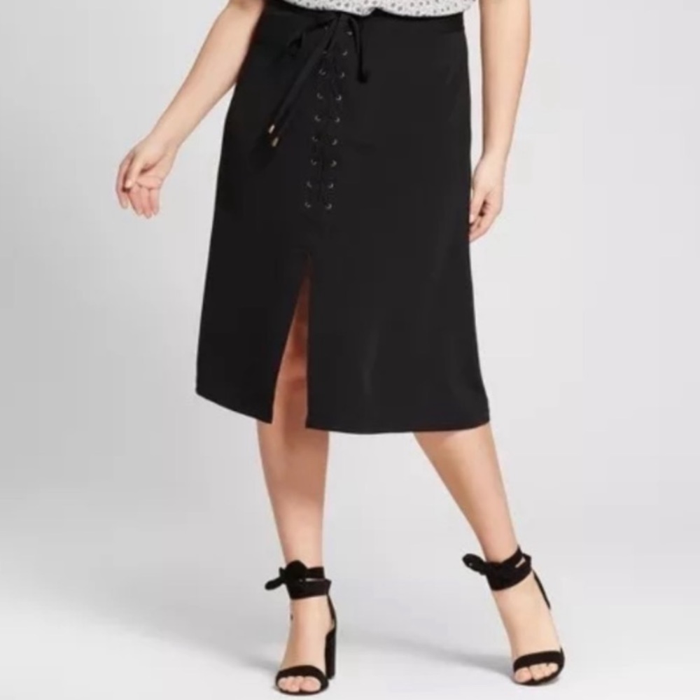 High waisted midi black skirt with lace up detail